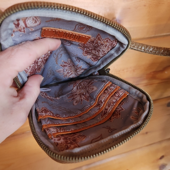 HOBO Fate Vintage Hide Leather Crossbody Bag Phone Purse Golden Leaf Metallic - Picture 8 of 11